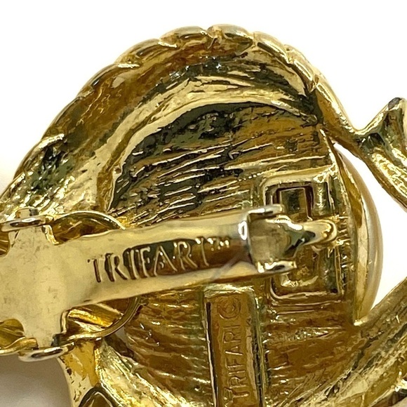 Trifari TM Clip Ons Earrings Faux Pearls 80s 90s - Picture 5 of 11